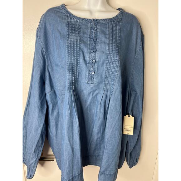 St. John's Bay Women's Medium Wash Denim Pintuck Blouse Blue NEW ~ Size 3X - Picture 2 of 6